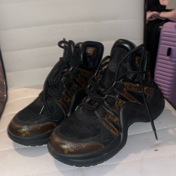 Barely use Louis Vuitton sneakers size 6 - Picture 1 of 3